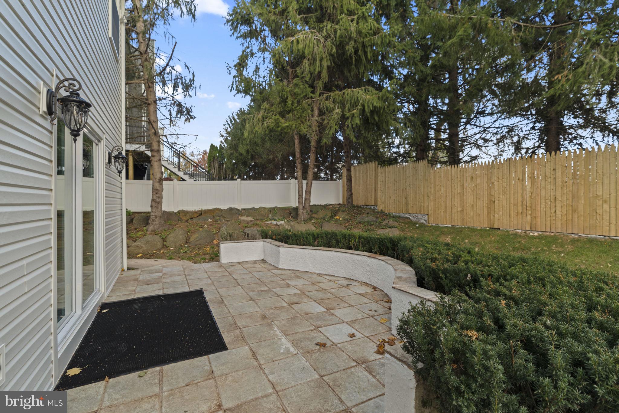 REBEL HILL - Residential