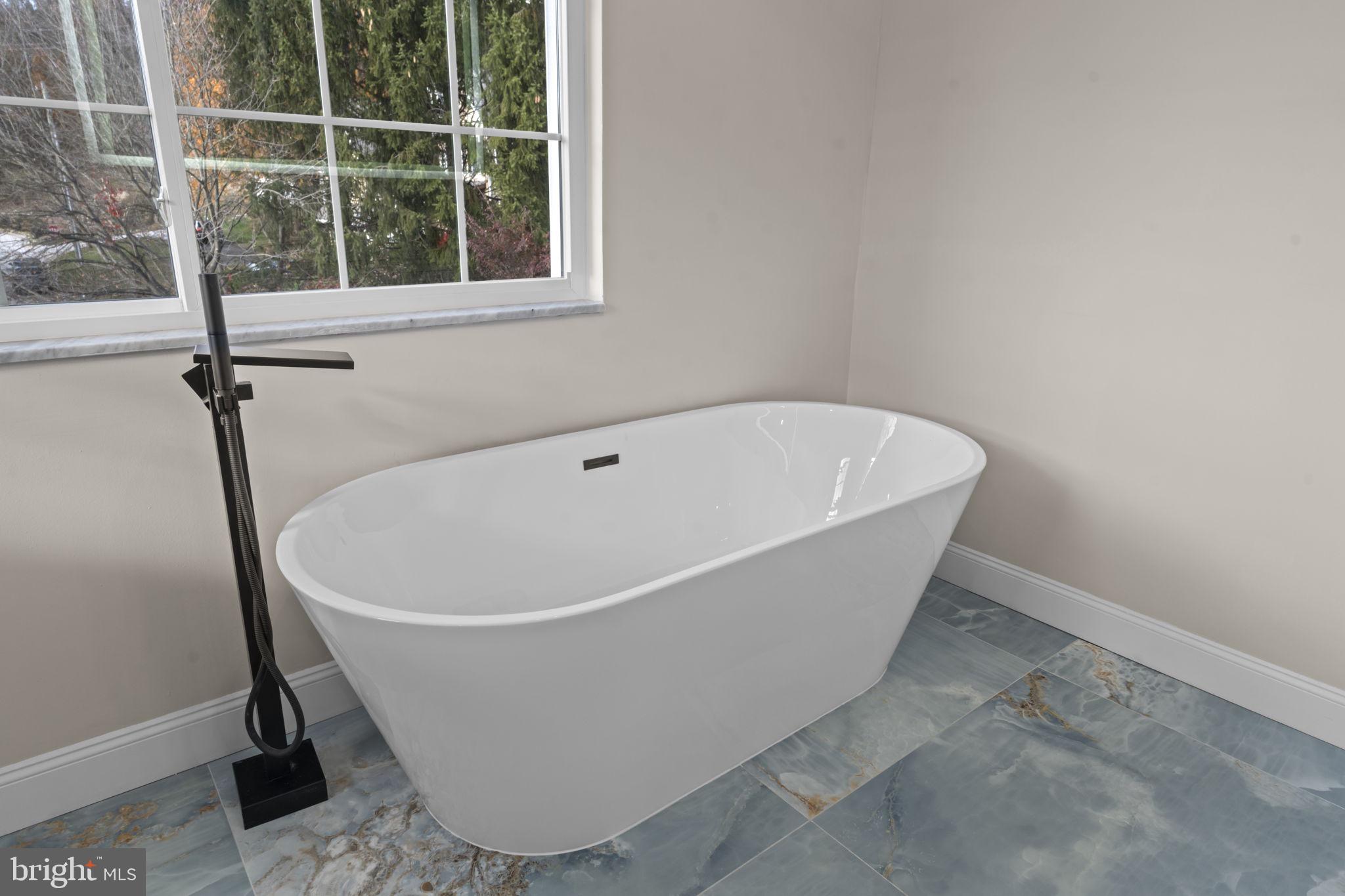 REBEL HILL - Residential