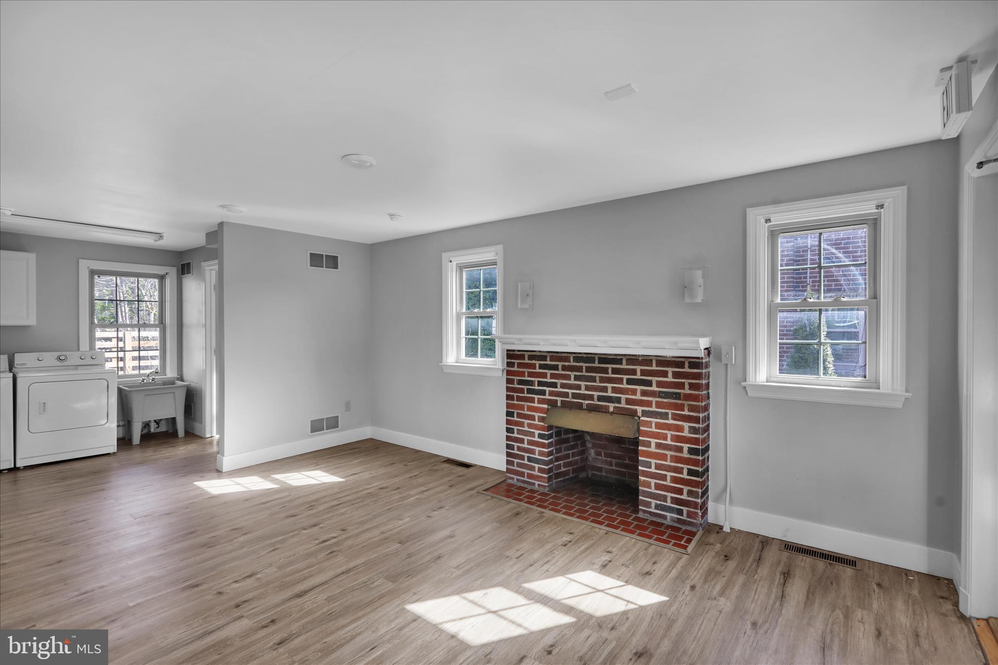 1055-1057 COLUMBIA AVENUE