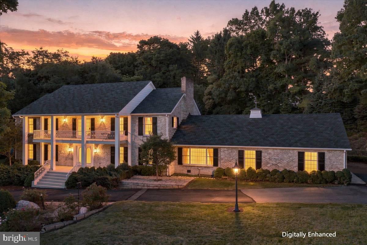 586 CRESTWOOD DRIVE