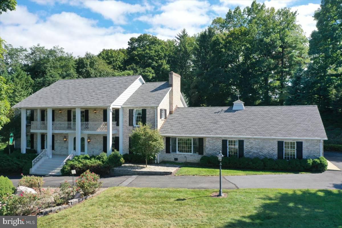 586 CRESTWOOD DRIVE