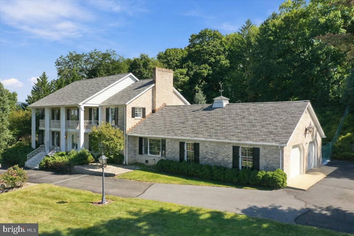 586 CRESTWOOD DRIVE
