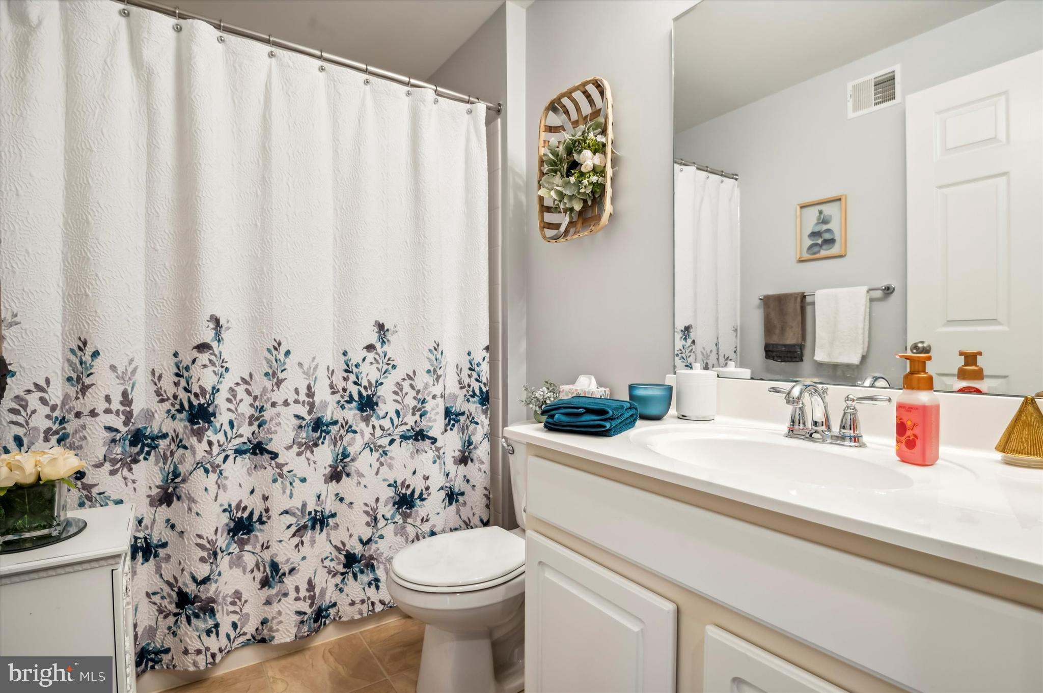 ROUND HILL - Residential