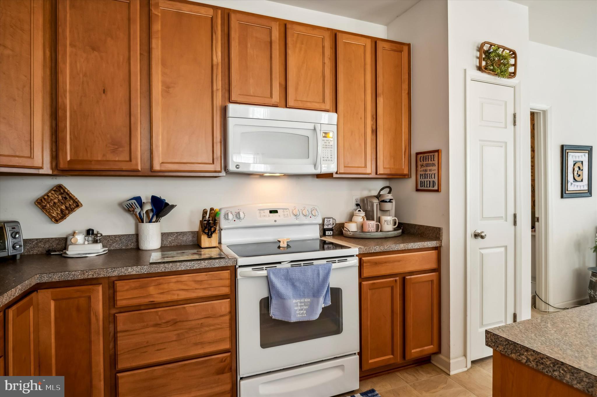 ROUND HILL - Residential