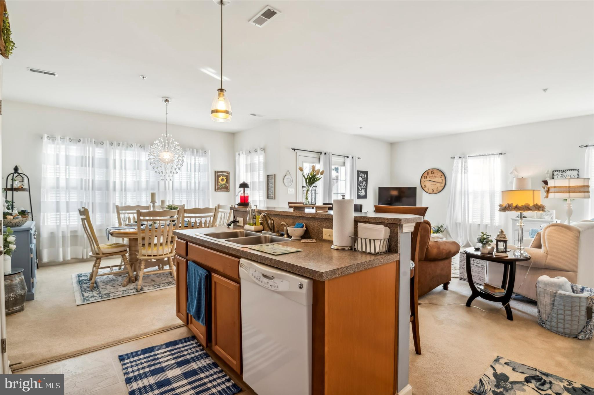 ROUND HILL - Residential