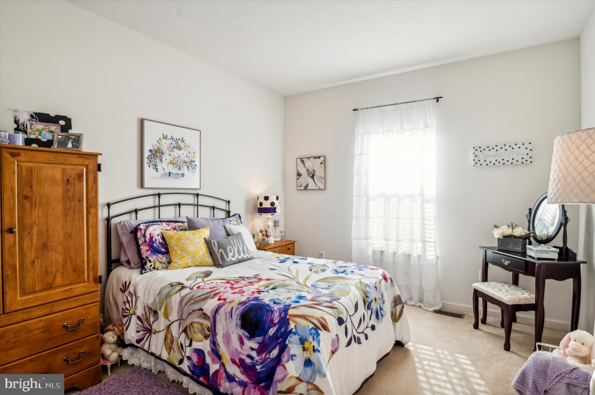 ROUND HILL - Residential