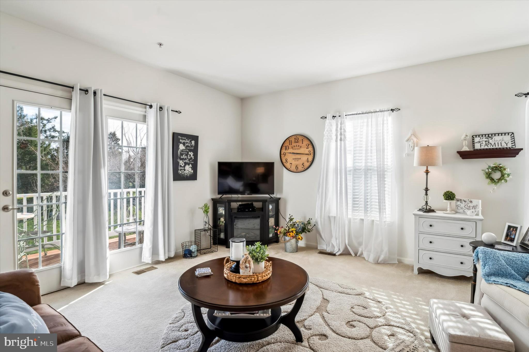 ROUND HILL - Residential