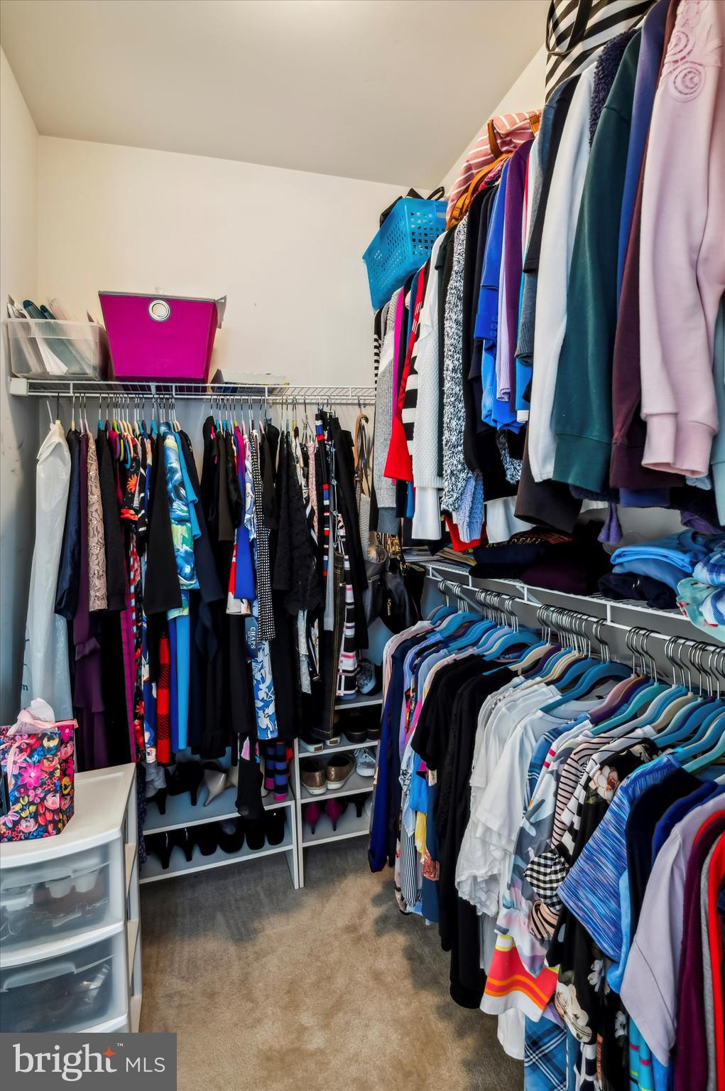 ROUND HILL - Residential