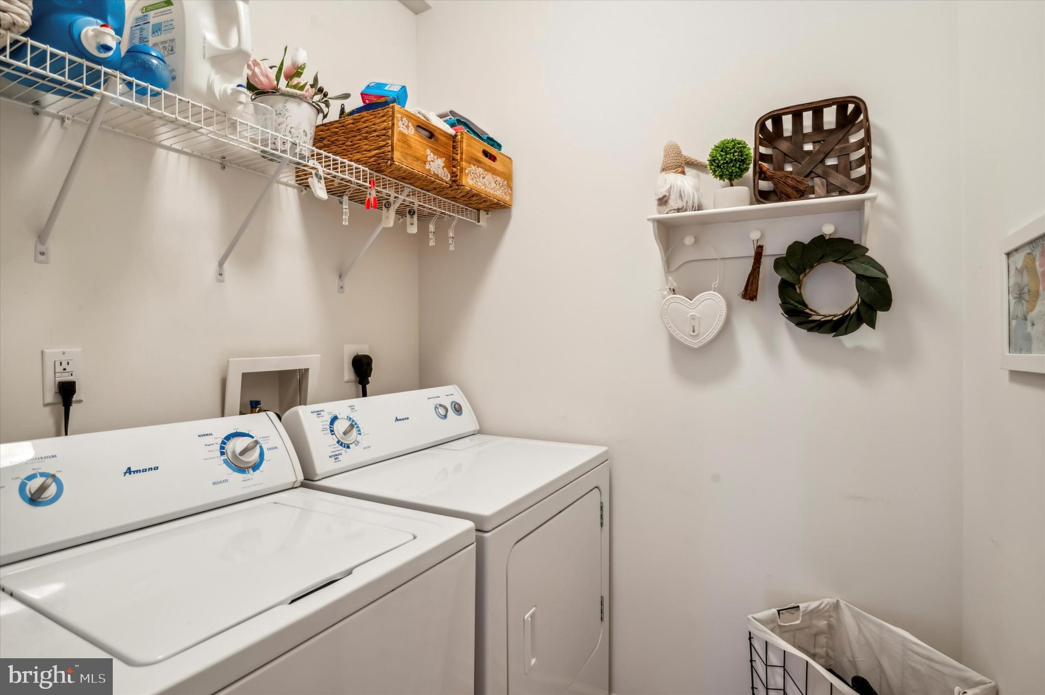 ROUND HILL - Residential