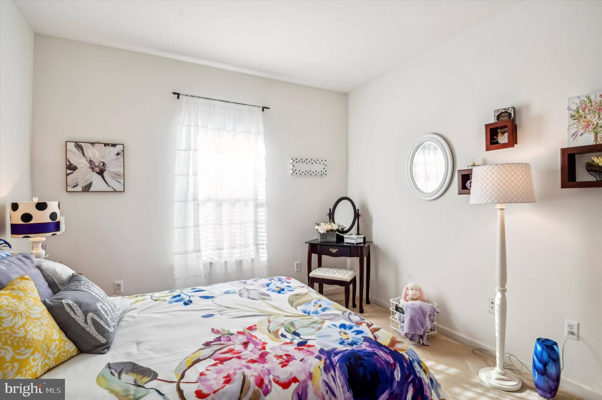 ROUND HILL - Residential