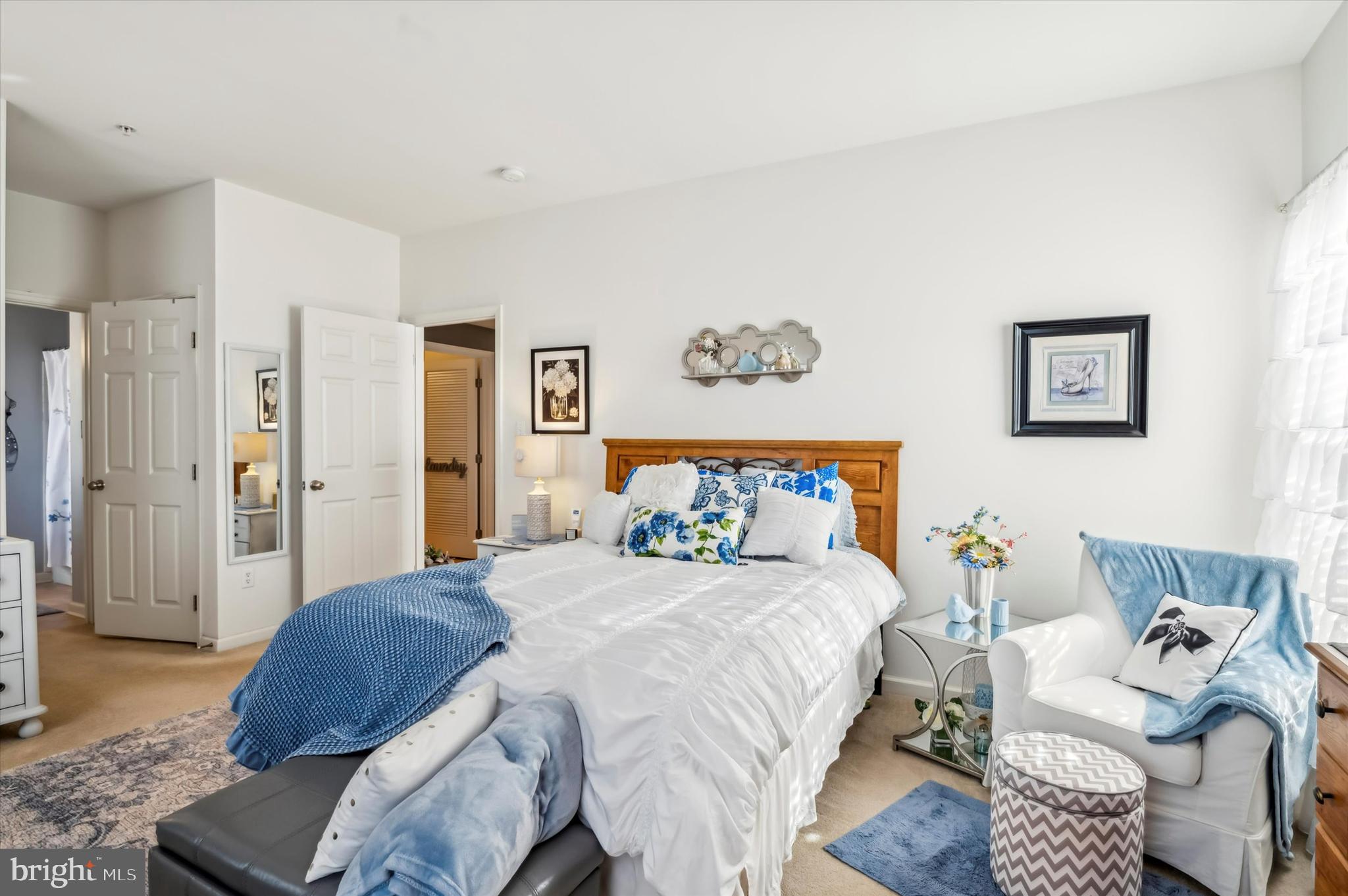 ROUND HILL - Residential