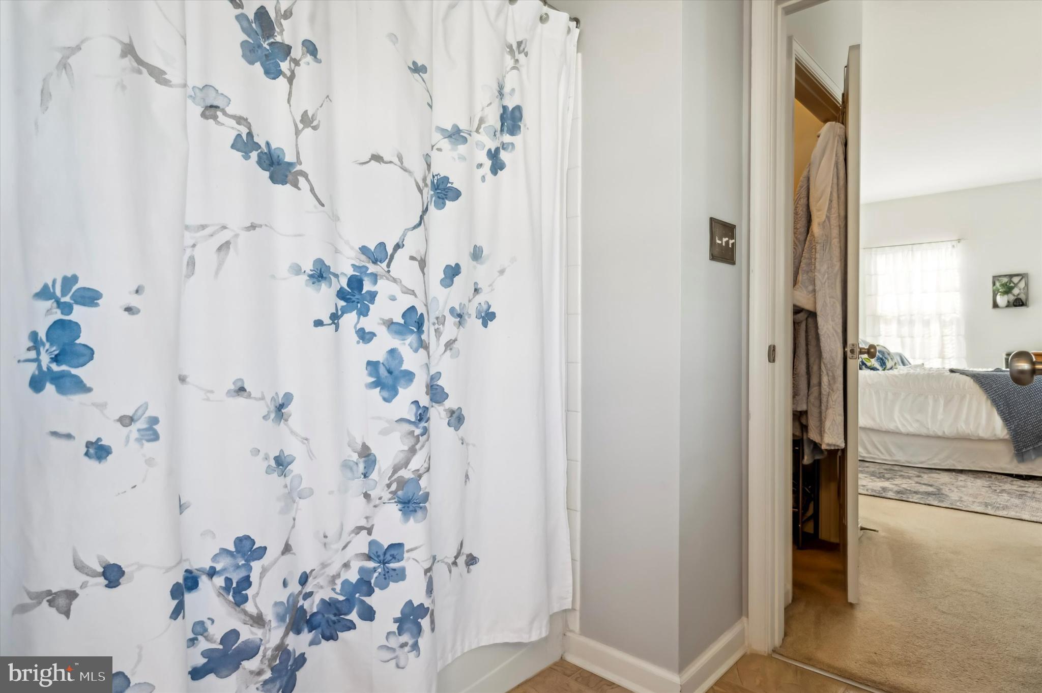 ROUND HILL - Residential