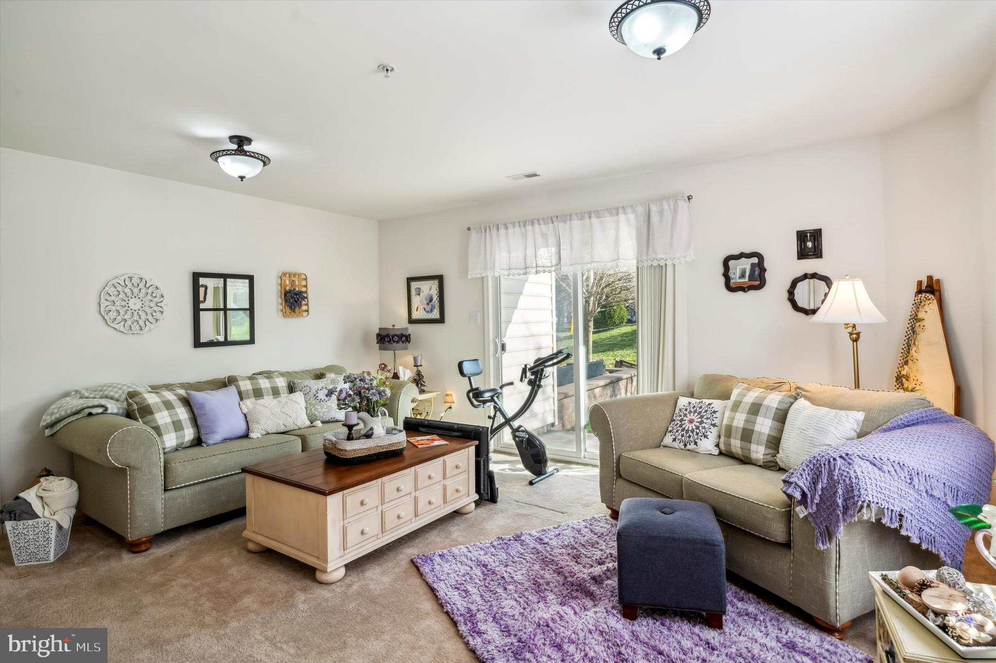 ROUND HILL - Residential