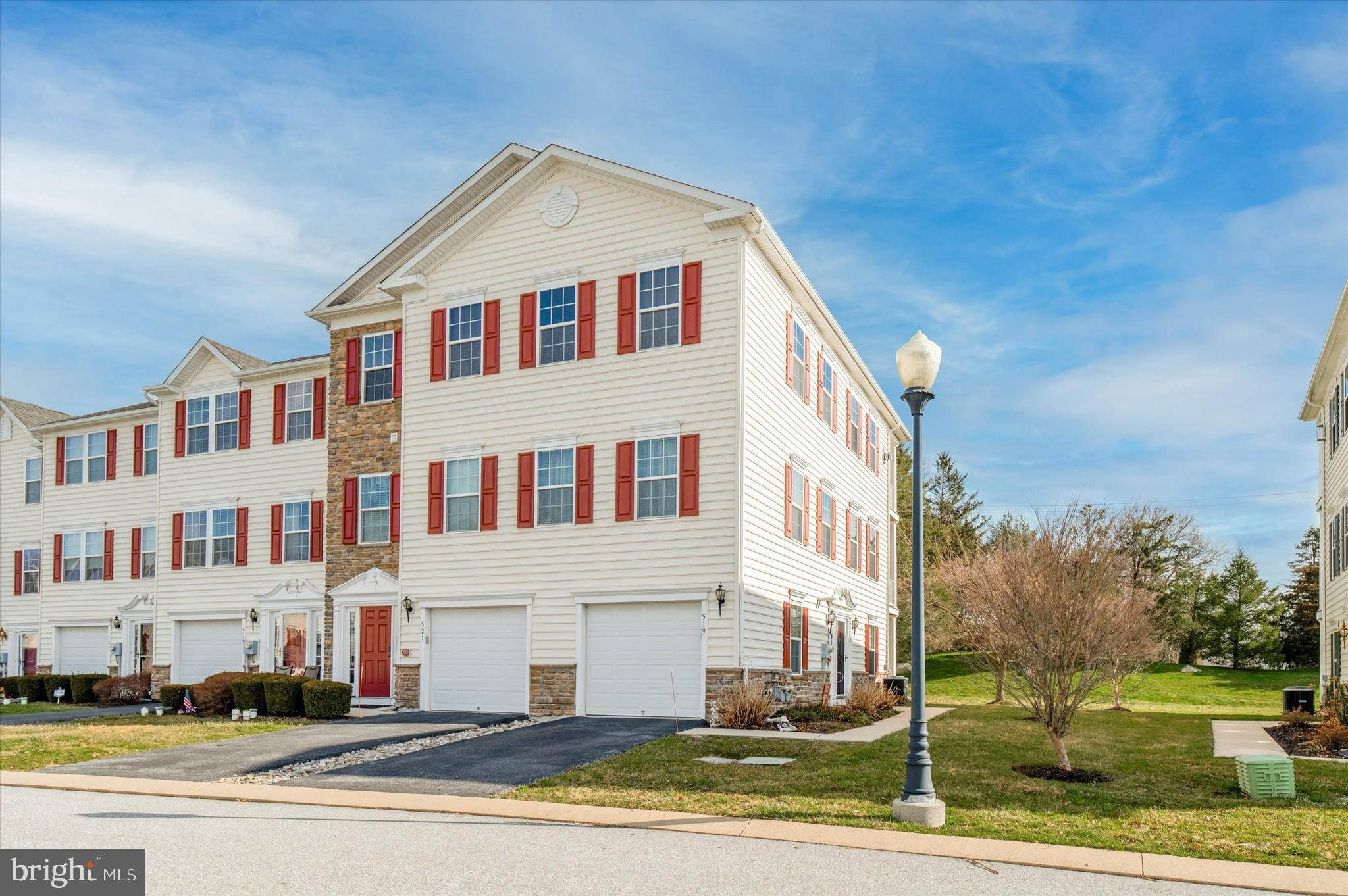 ROUND HILL - Residential