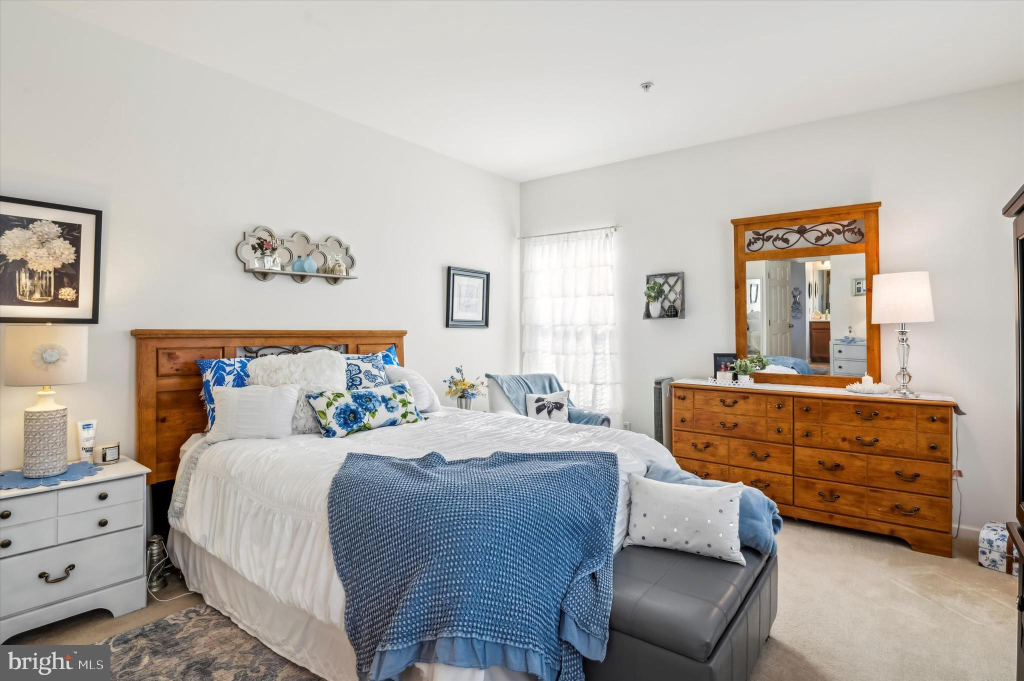 ROUND HILL - Residential