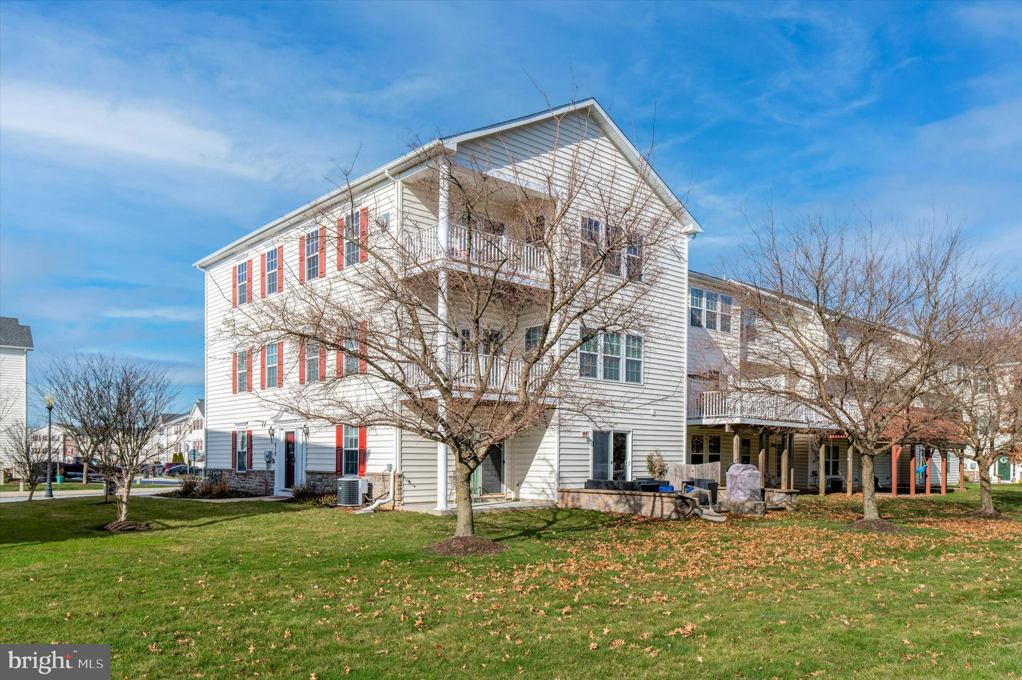 ROUND HILL - Residential