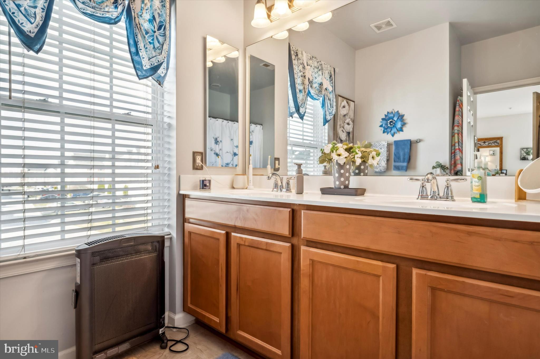 ROUND HILL - Residential