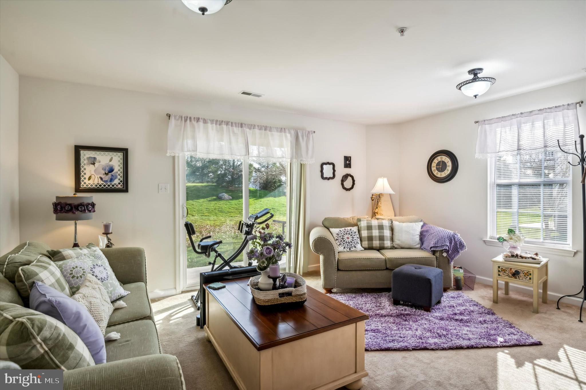 ROUND HILL - Residential