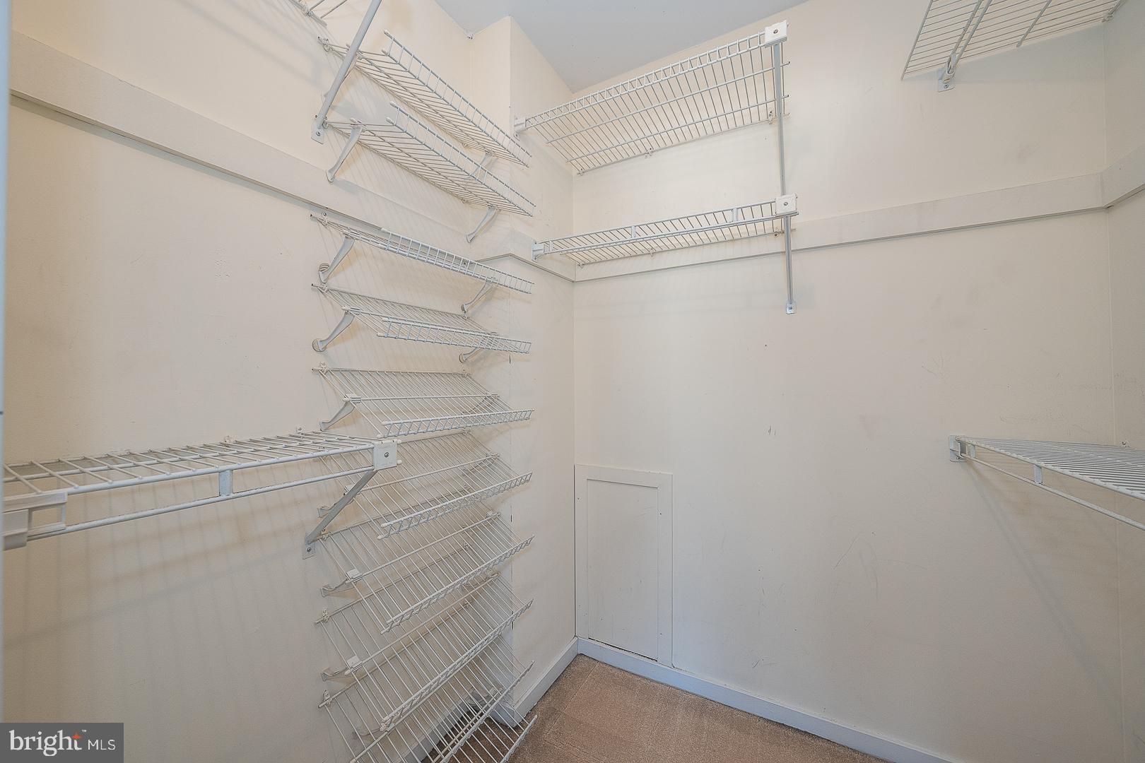 ABBOTTS SQUARE - Residential