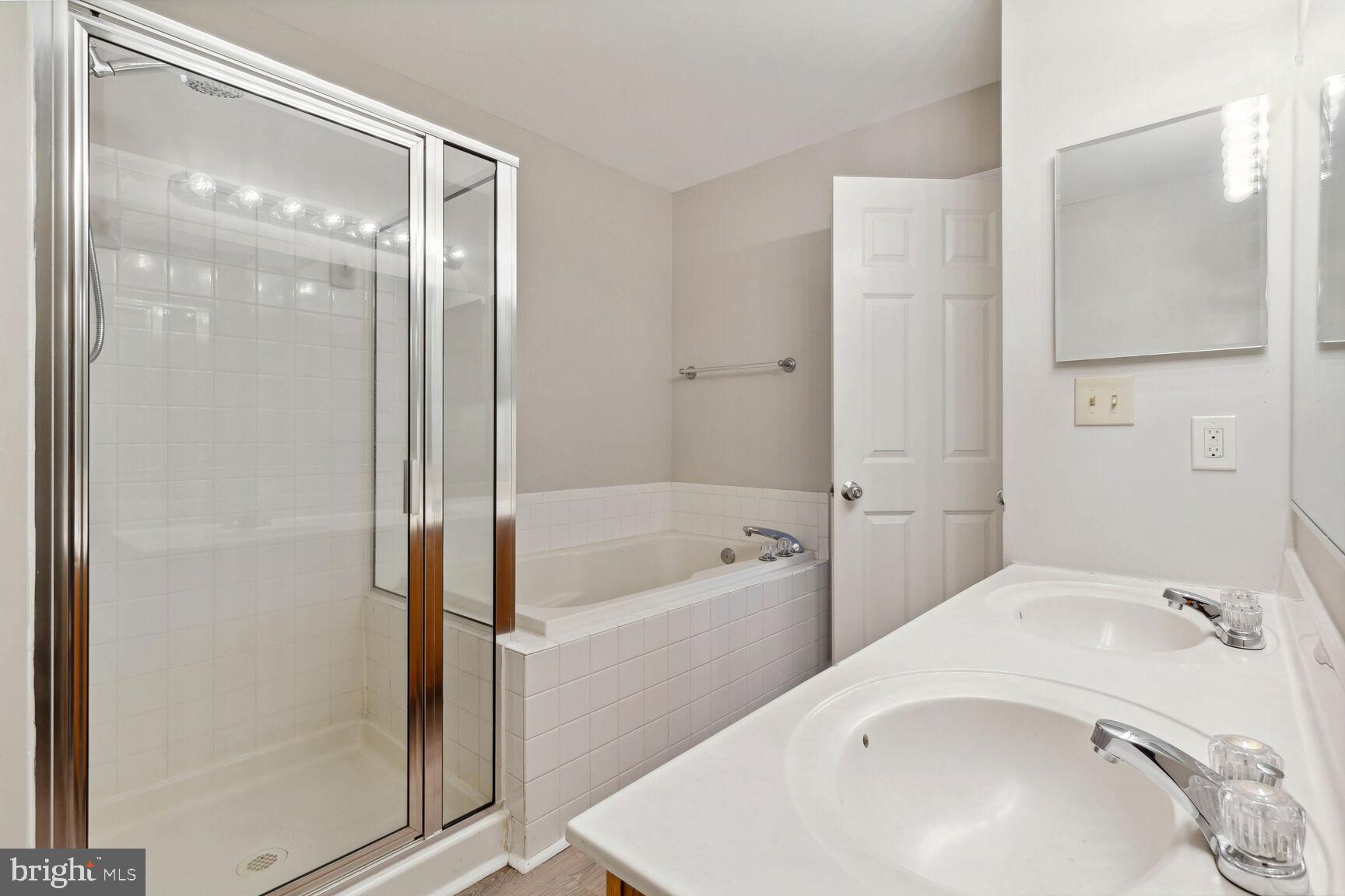 ENCLAVE AT SEVEN OAKS - Residential Lease