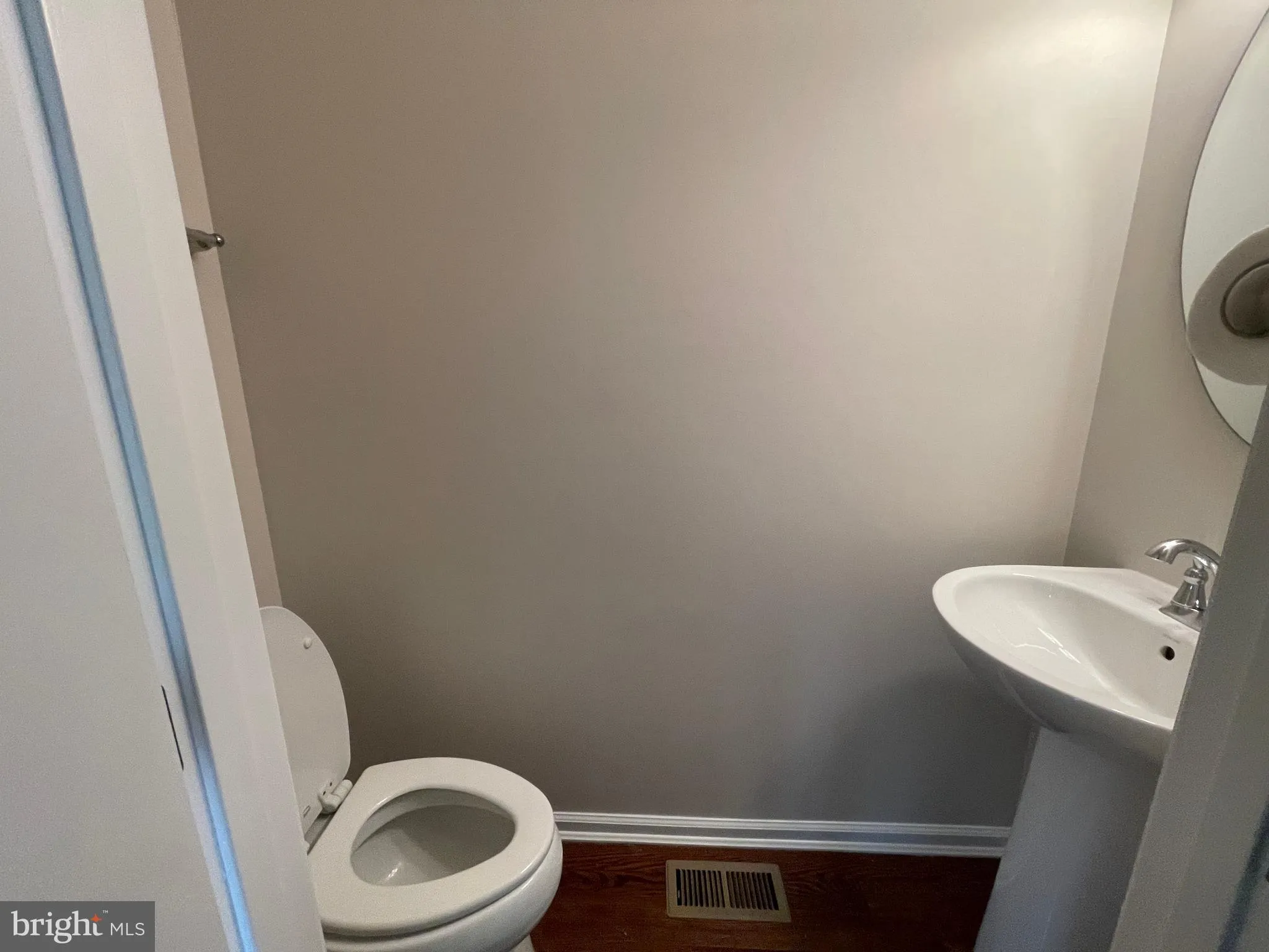 Wyncote, Pennsylvania 19095, United States, 4 Bedrooms Bedrooms, ,4 BathroomsBathrooms,Residential,Active,90541