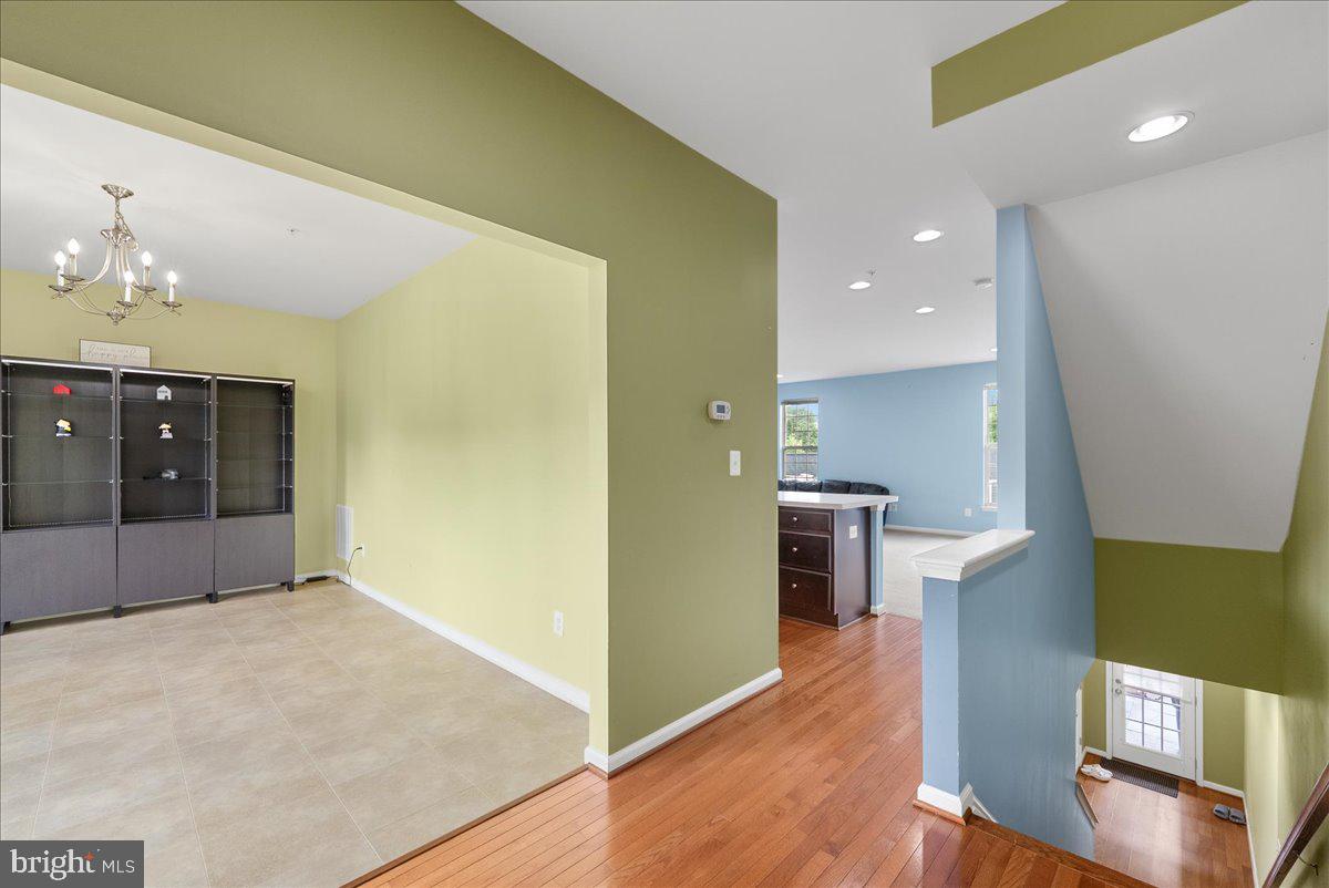 MADISON CRESCENT - Residential