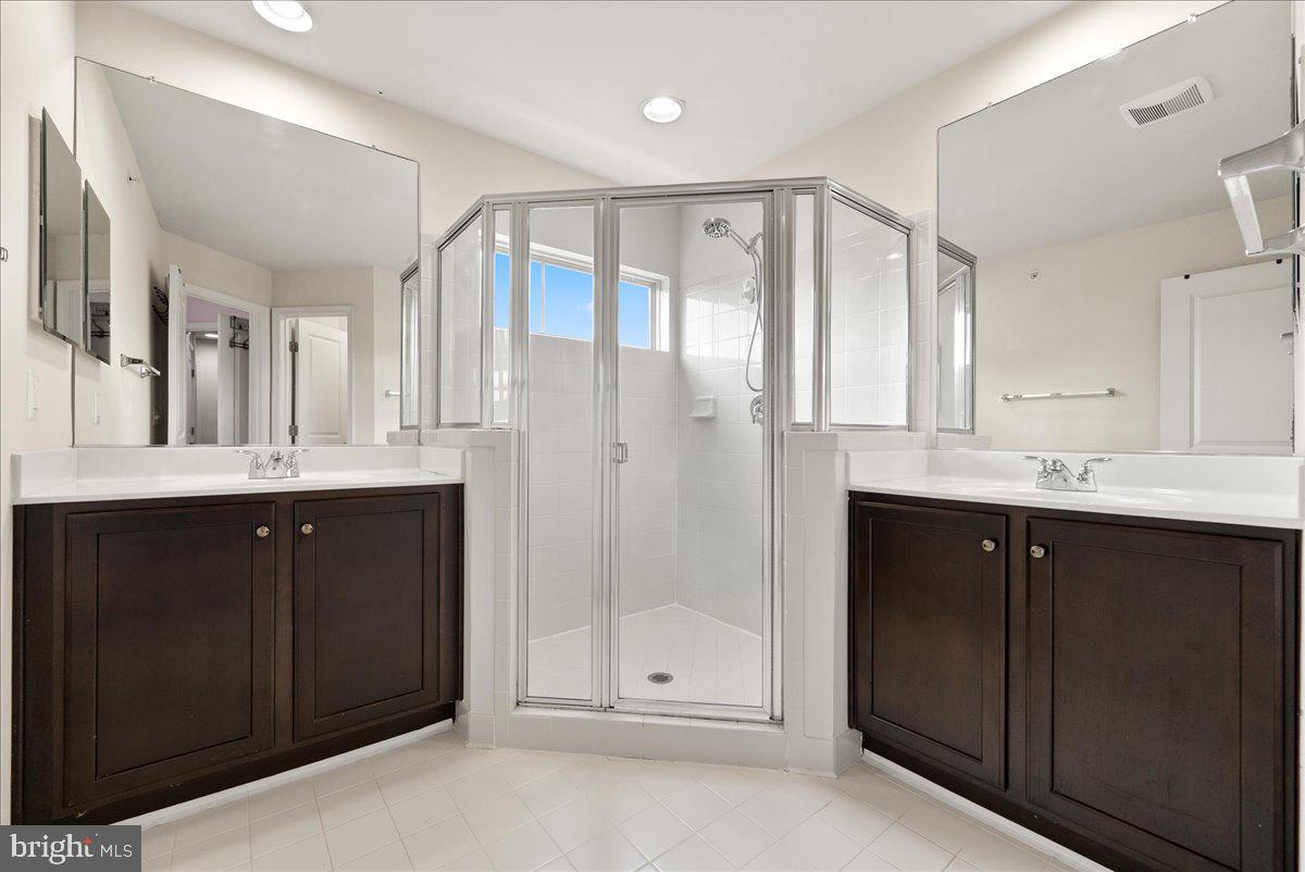 MADISON CRESCENT - Residential