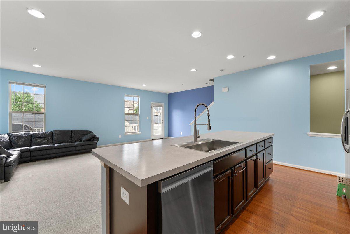 MADISON CRESCENT - Residential