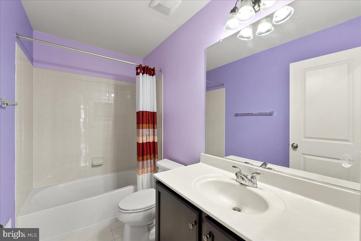 MADISON CRESCENT - Residential