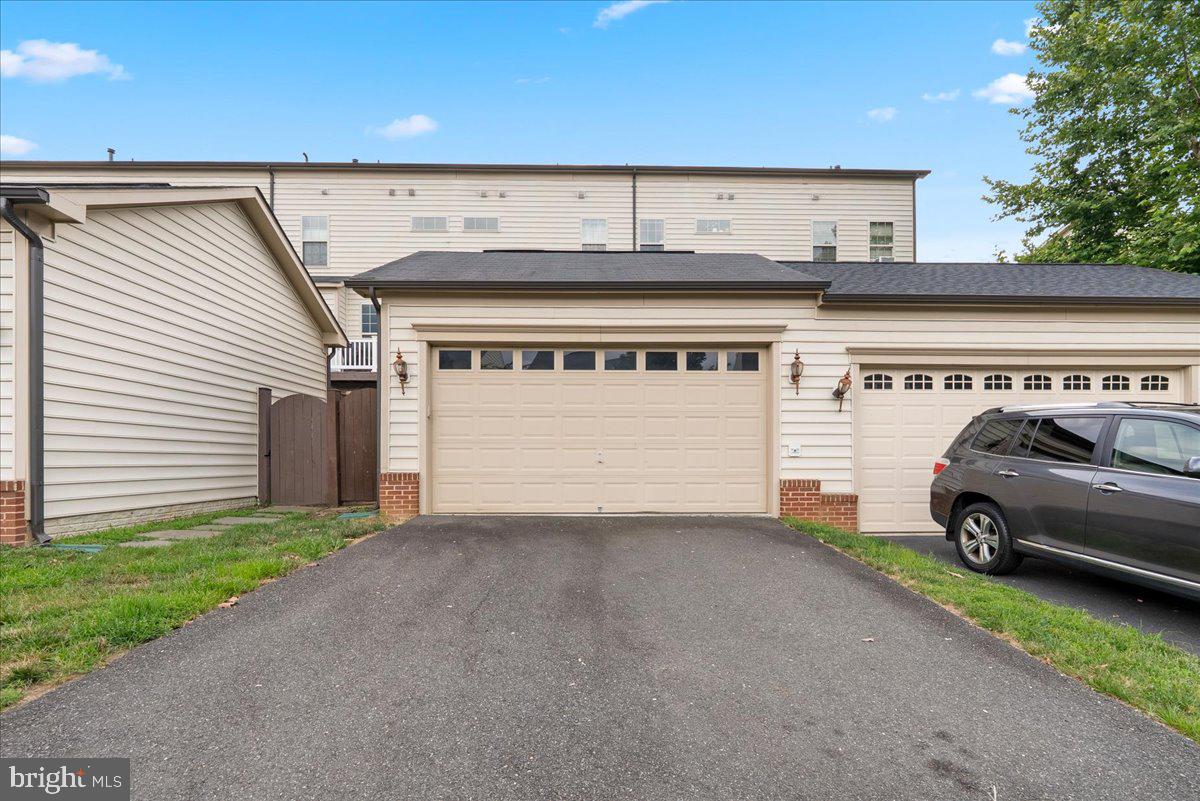 MADISON CRESCENT - Residential