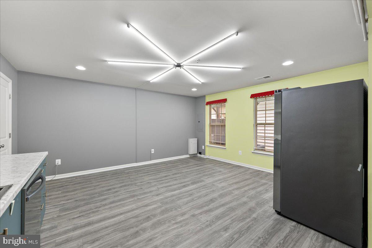 MADISON CRESCENT - Residential