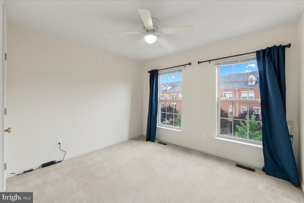 MADISON CRESCENT - Residential