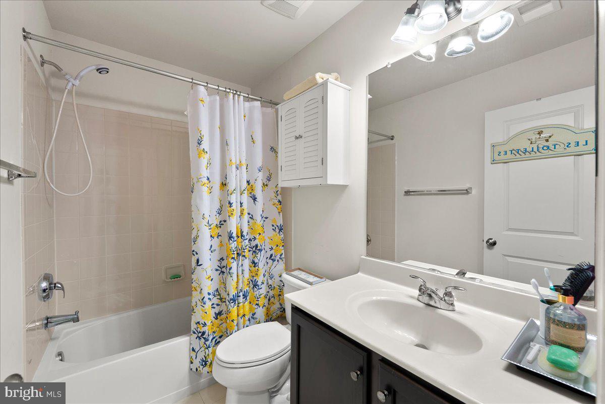 MADISON CRESCENT - Residential