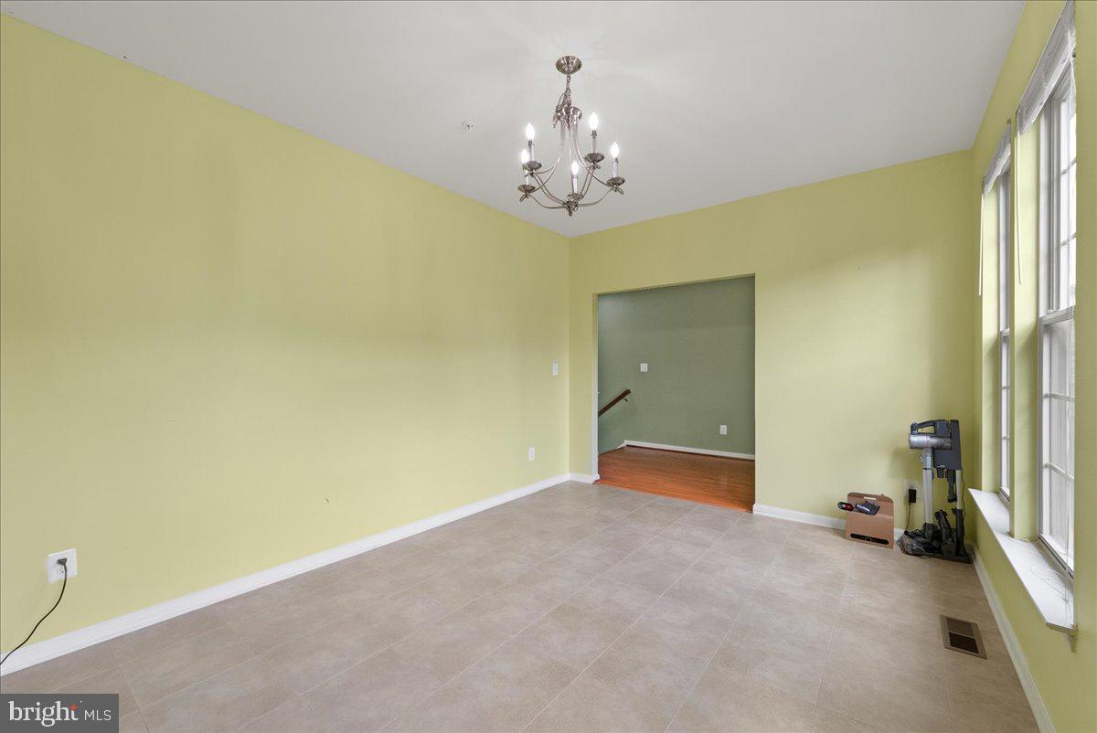 MADISON CRESCENT - Residential