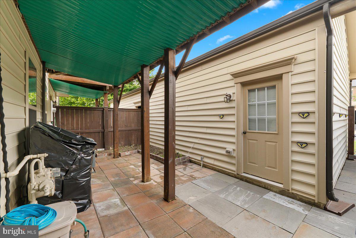 MADISON CRESCENT - Residential