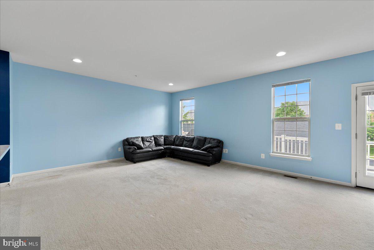 MADISON CRESCENT - Residential