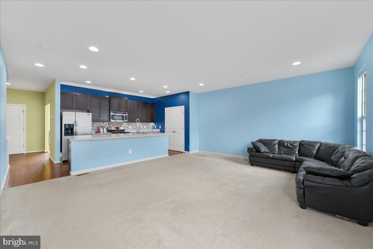 MADISON CRESCENT - Residential