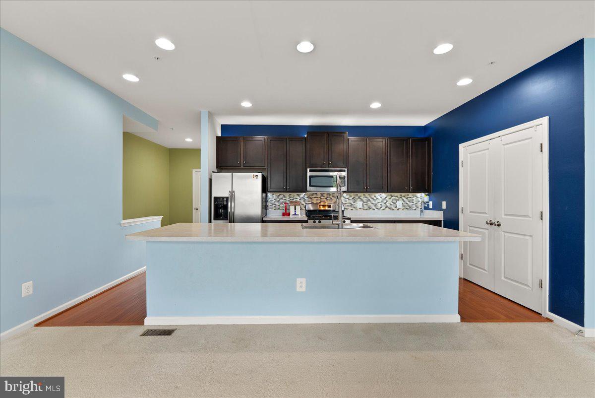 MADISON CRESCENT - Residential