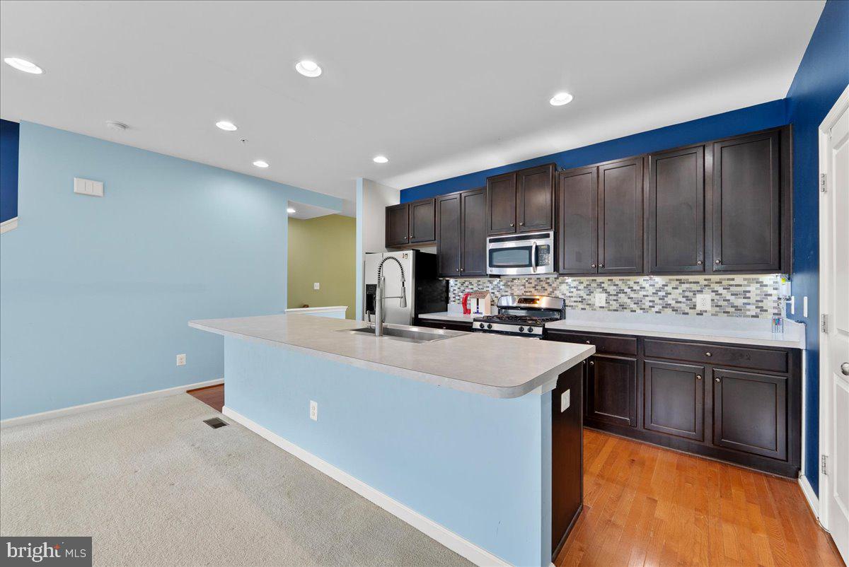 MADISON CRESCENT - Residential