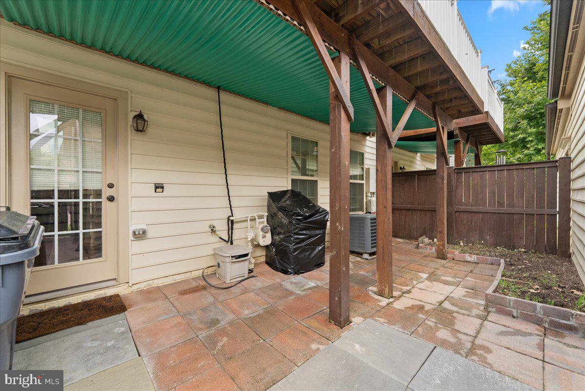 MADISON CRESCENT - Residential