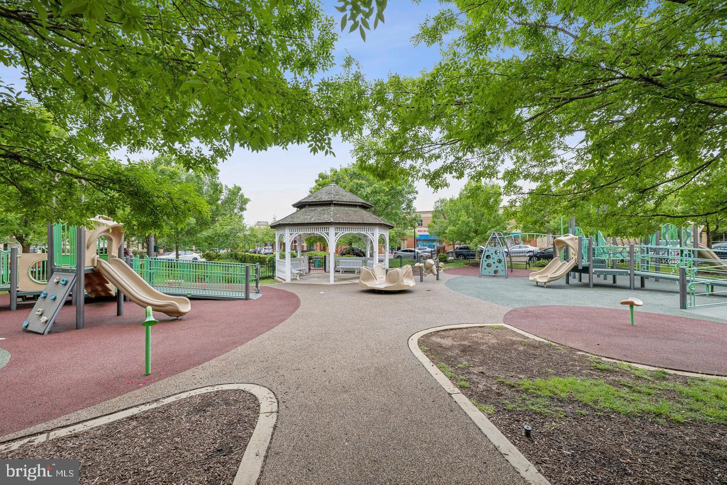 MADISON CRESCENT - Residential