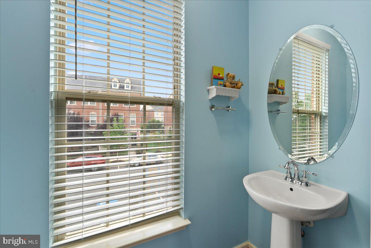 MADISON CRESCENT - Residential