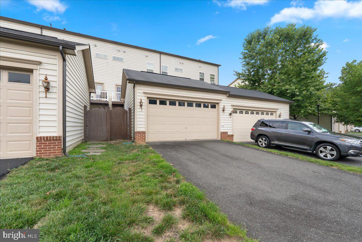 MADISON CRESCENT - Residential