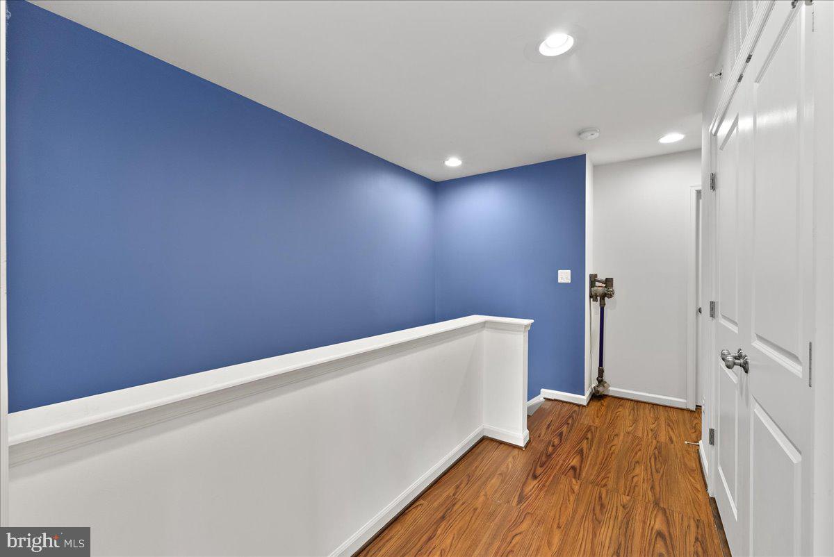 MADISON CRESCENT - Residential