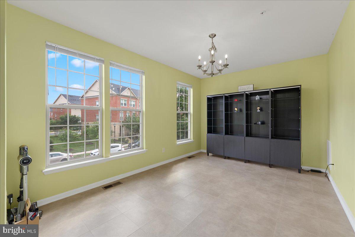 MADISON CRESCENT - Residential