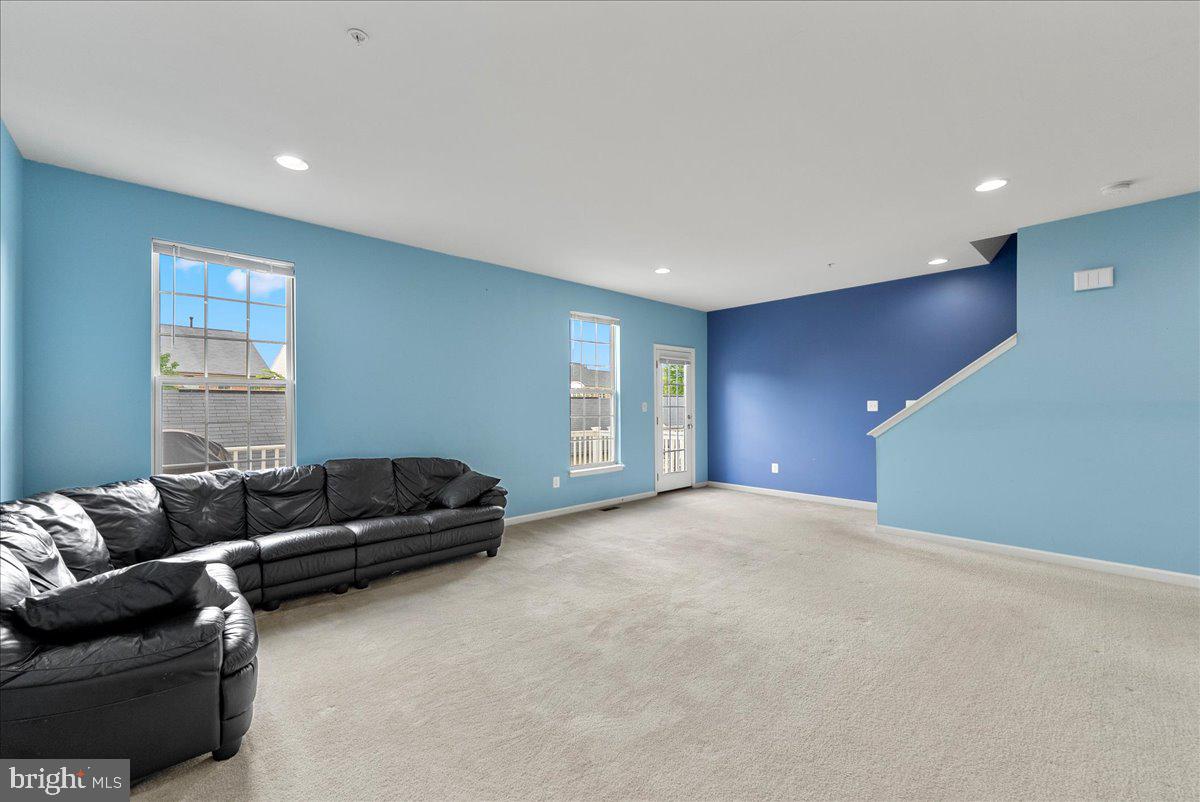 MADISON CRESCENT - Residential