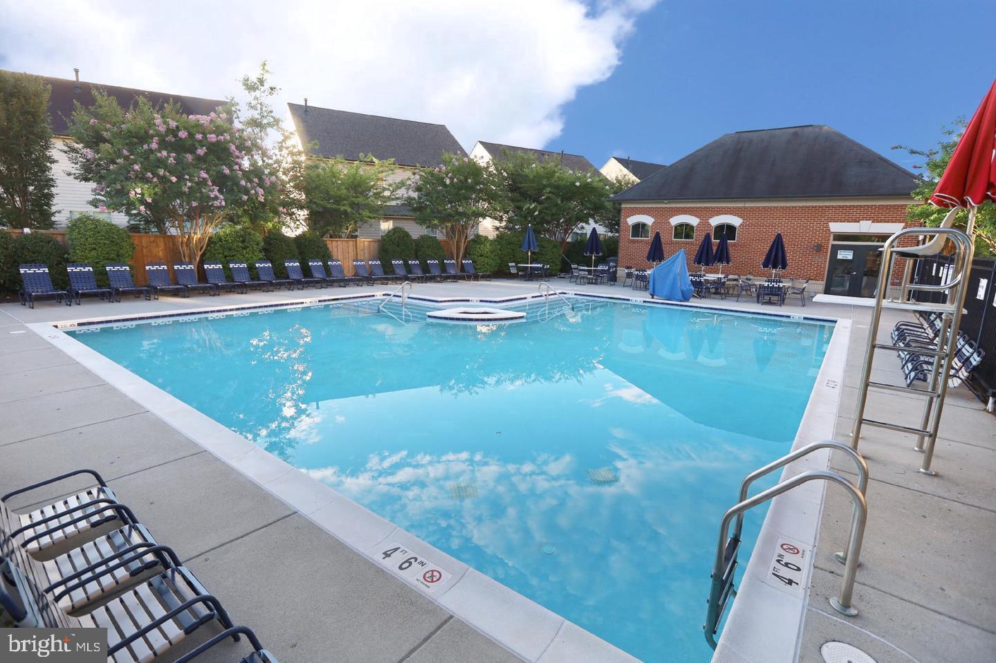 MADISON CRESCENT - Residential