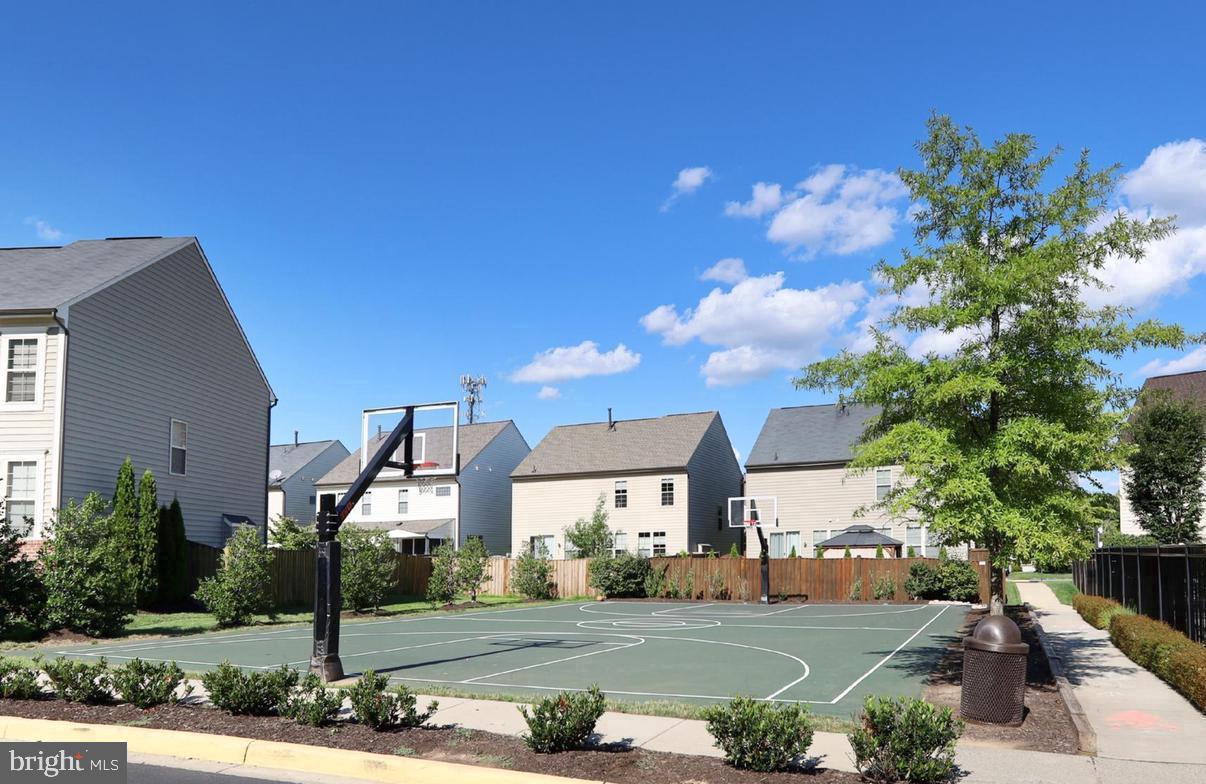 MADISON CRESCENT - Residential