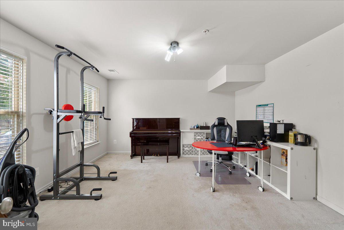 MADISON CRESCENT - Residential