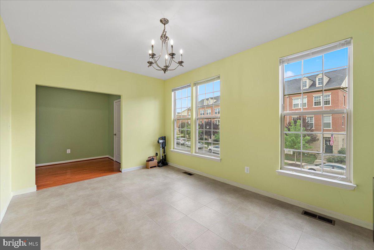 MADISON CRESCENT - Residential